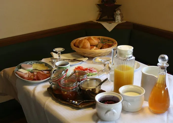 לינה וארוחת בוקר Greiderer 3*