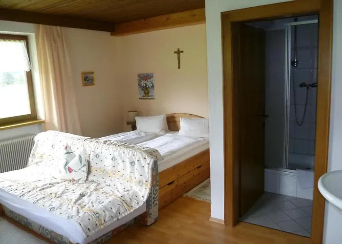 לינה וארוחת בוקר Greiderer 3*